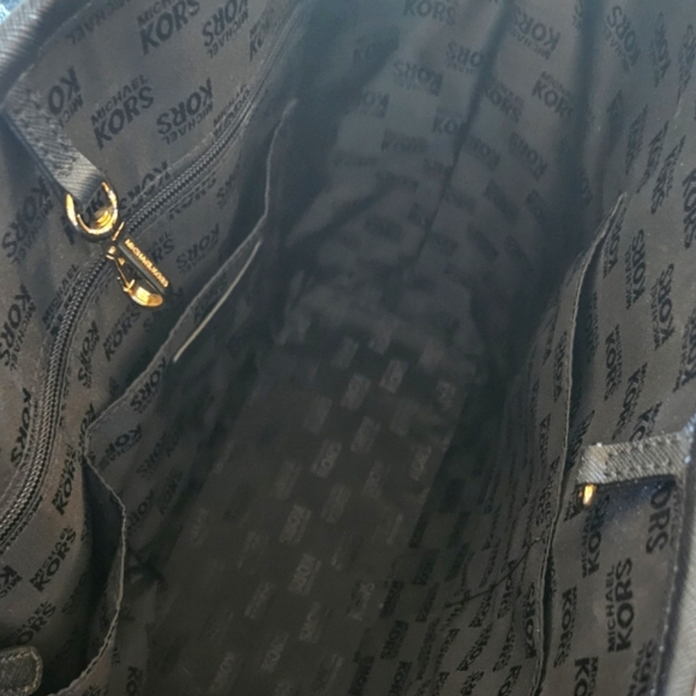 Michael Kors Bag, Wallet AND Cosmetic Bag! - Picture 6 of 13